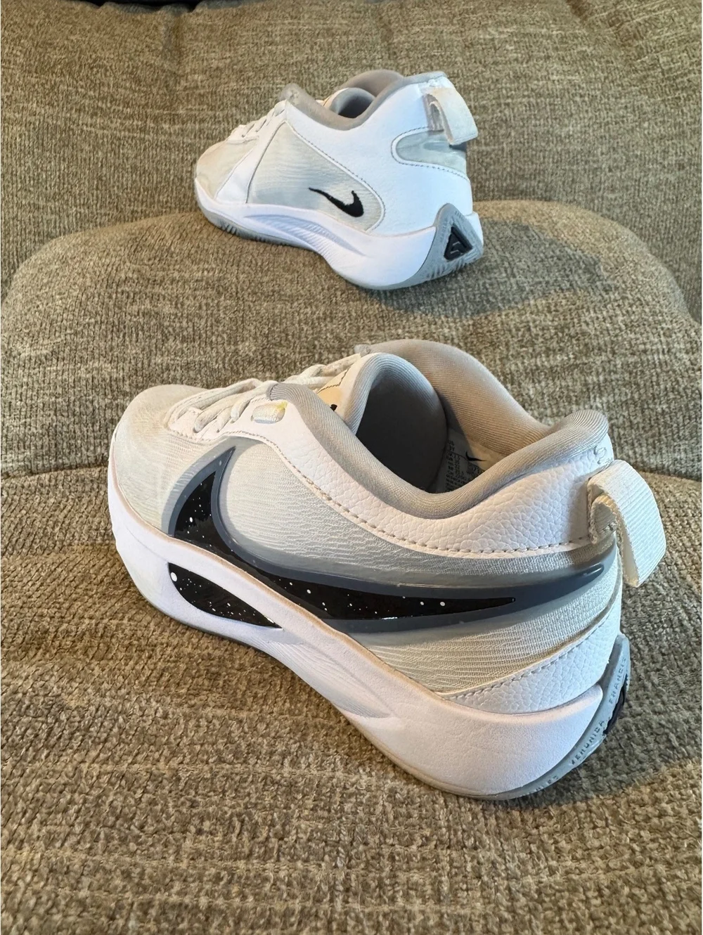 Nike Giannis Freak 6 GS Basketball Shoes White Black FQ7378-101 Size 3Y